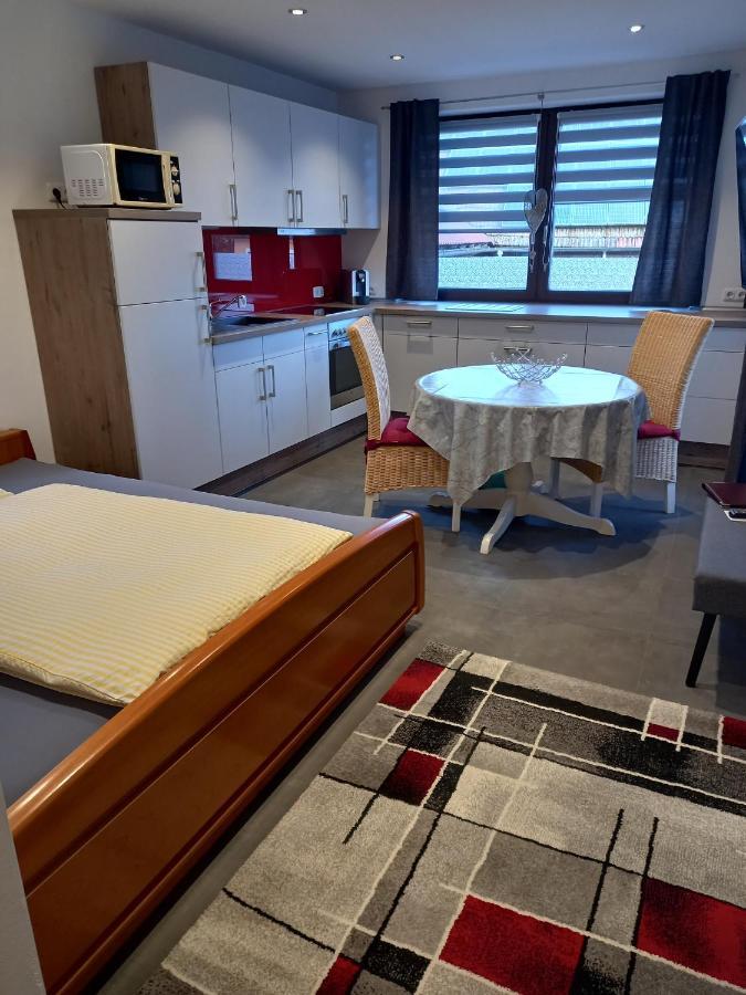Cafe Und Pension Ringer Vilseck Esterno foto